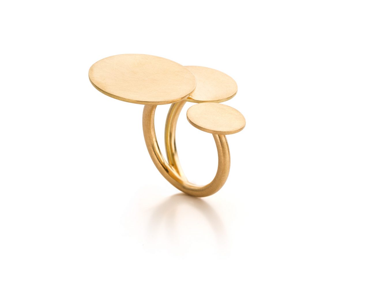 Geelgouden ring podium goudsmid webshop