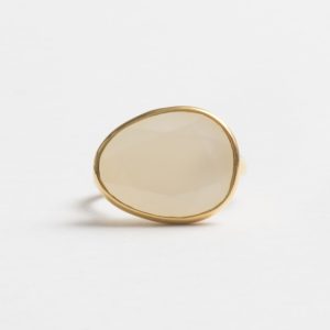 ring maansteen Adelline Melkwit kleursteen moonstone geelgoud